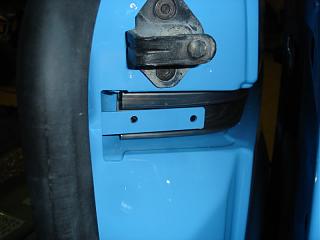 Установка кожуха направляющей сдвижной двери-caddy026.jpg
