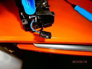Концевик водительской двери и капота-p5180028.jpg