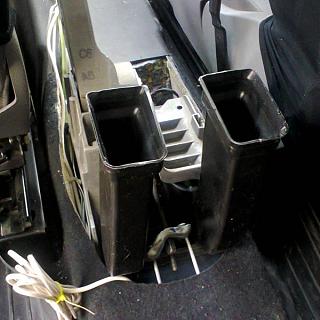 Подлокотник от Caddy Life / Touran-image_517d61dd5eb65.jpg