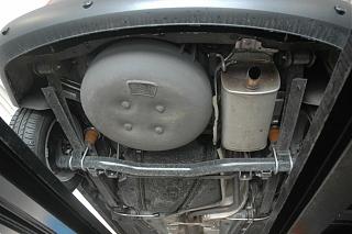 1,6, 8кл, бензин, рестайл 2011: Жил, Жив, БУДЕТ ЖИТЬ:-volkswagen_caddy_tank_seen_from_below_gno.jpg