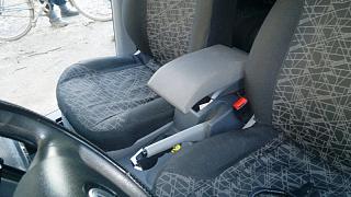 Подлокотник от Caddy Life / Touran-2014-04-16-1156.jpg