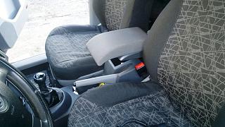 Подлокотник от Caddy Life / Touran-2014-04-16-1154.jpg