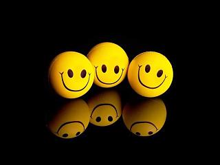Приколы из интернета-funny_wallpapers_three_smiley_044564_1.jpg