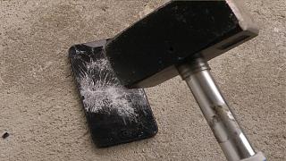 Всё о мобильных телефонах и планшетах.-iphone_hammer.jpg