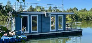 Крым. Подготовка к пляжному сезону.-houseboat.jpg