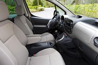 Сравниваем Caddy с конкурентами-peugeot_partner_inside2.jpg